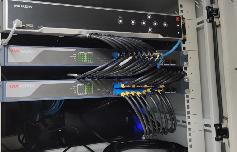 เครื่องบันทึก NVR Hikvision และการเก็บสาย LAN เข้าตู้แร็คอย่างเป็นระเบียบ