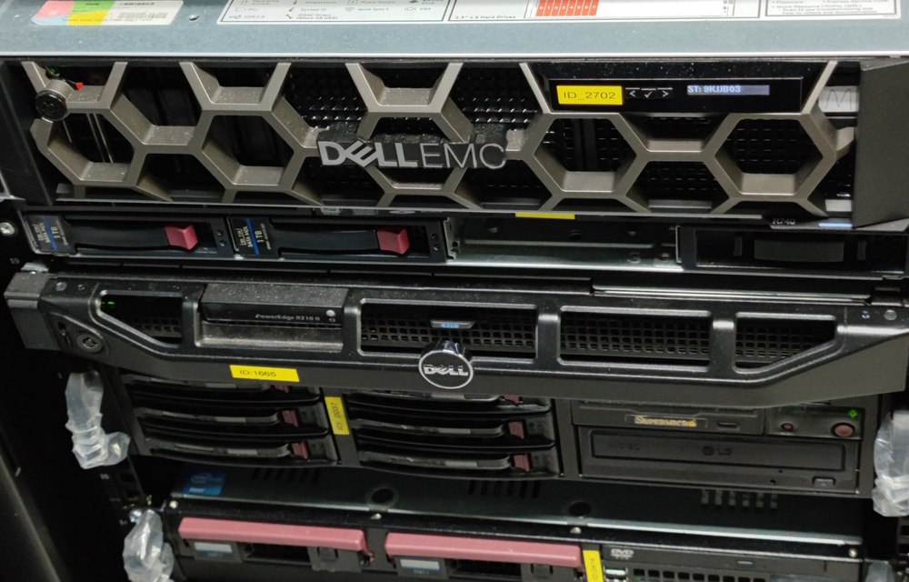 ตู้แร็คเซิร์ฟเวอร์ Dell EMC ในศูนย์ข้อมูล (IDC)